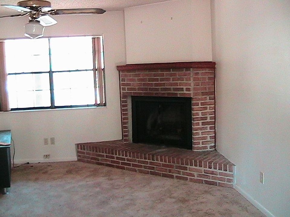 2nd image of 2423 Ramblewood Ct