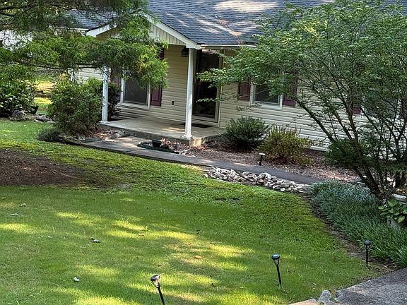 4th image of 100 Walker Woods Dr