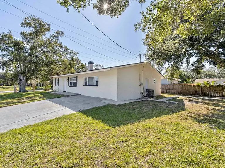1004 N Betty Ln — Photo 21