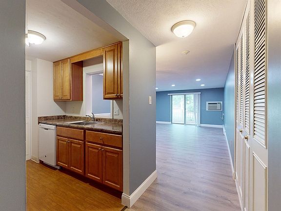 5th image of 55 Greentree Ln APT 13