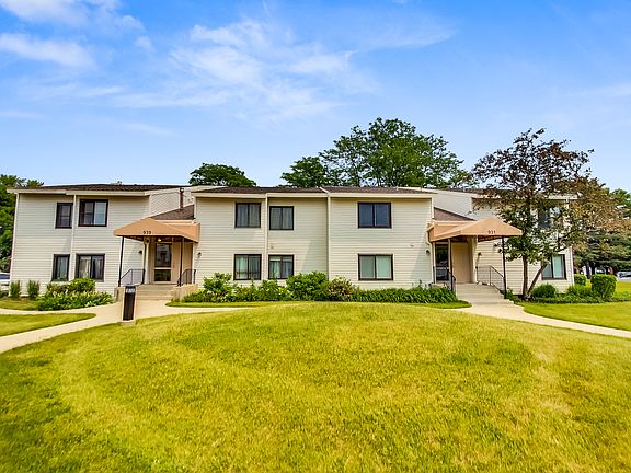 3rd image of 931 Market Ct APT 4A