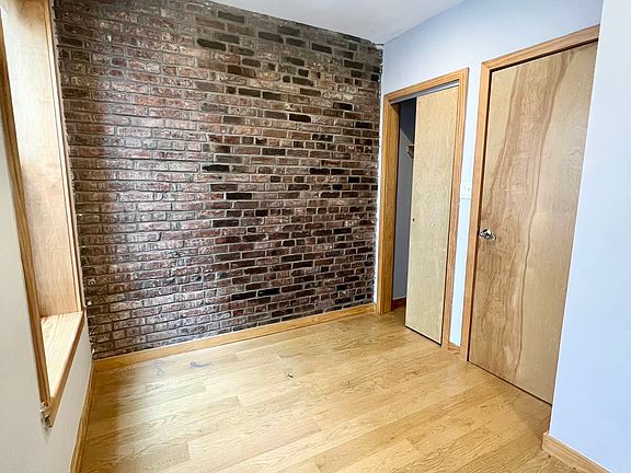 4th image of 33 Henry St APT 14