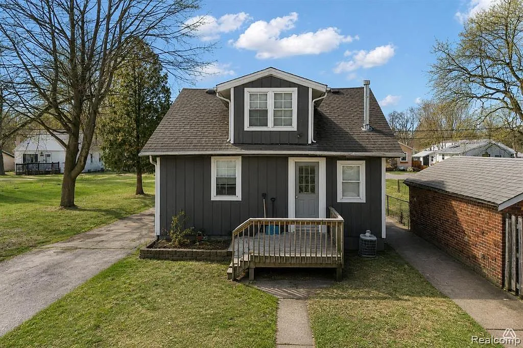 3 bed, 1.0 bath, 1194 sqft, $1,650 — Photo 3