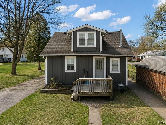 3rd image of 1810 Manse Rd