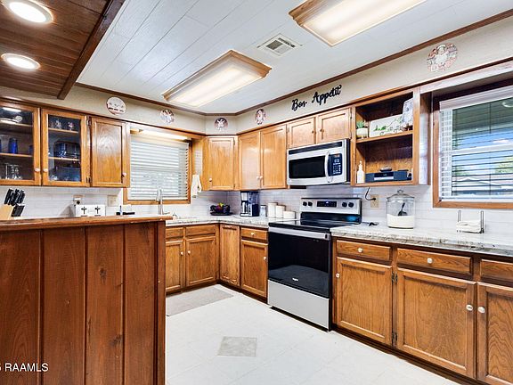 3rd image of 206 Elmwood Dr