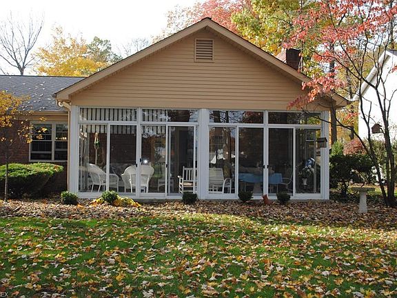 2nd image of 424 Cherry Hill Ln