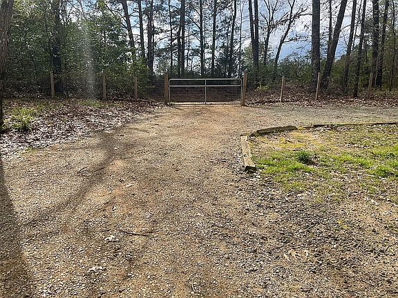 3rd image of 1023 Woodford Rd