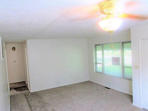 3rd image of 2728 Sangster Ave