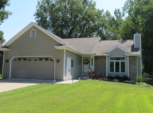 31 Edgewater Ln, Dakota Dunes, SD 57049
