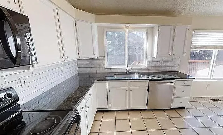 7836 Scarborough Dr — Photo 11