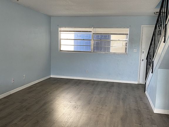2nd image of 1910 S Palmetto Ave #220
