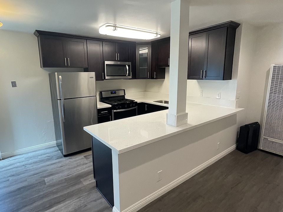 Gourmet kitchen with dishwasher
