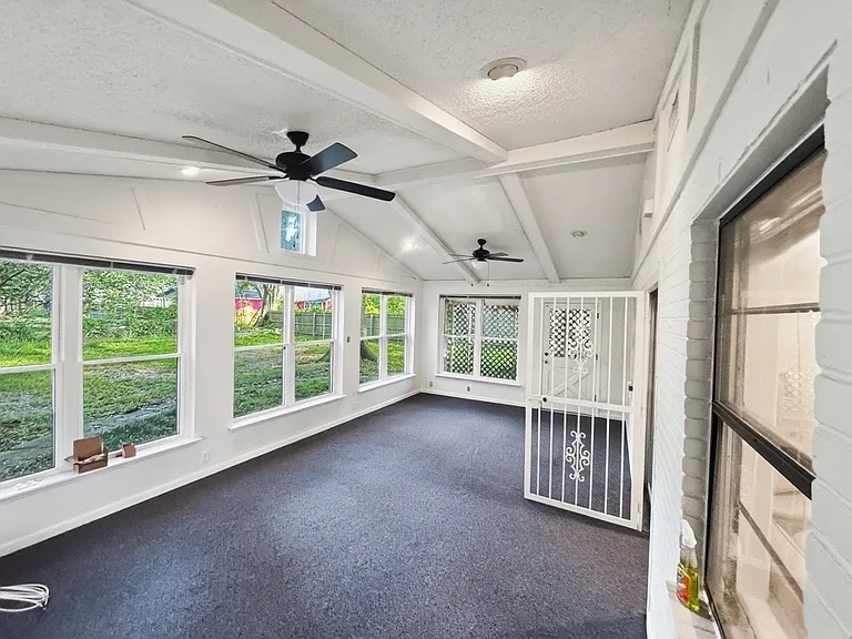 246 Maxine Dr — Photo 5