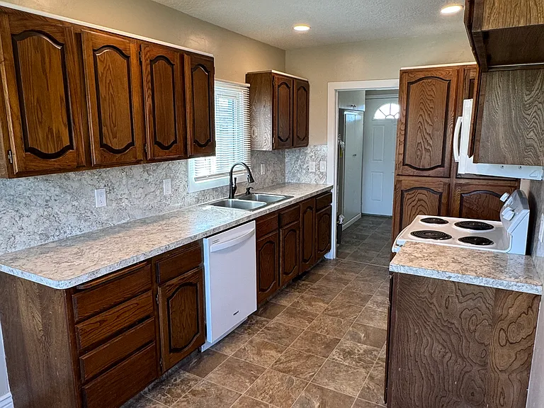 5193 S 4700 W — Photo 9