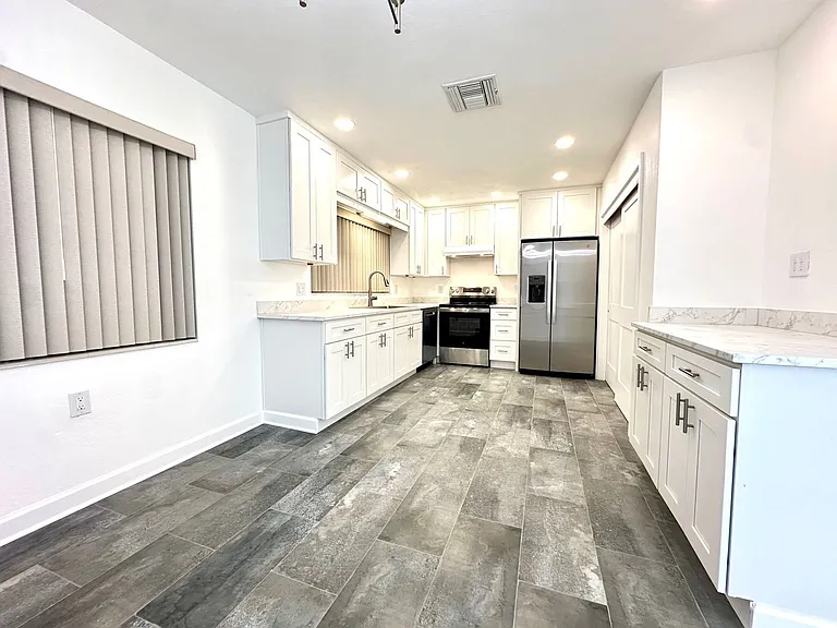 10 158th Ave — Photo 7