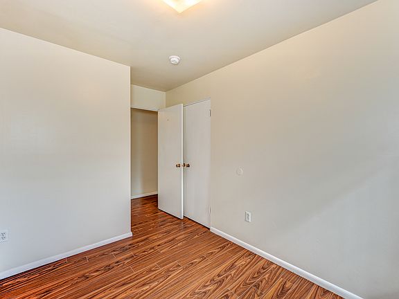 3rd image of 5121 24th Ave NE #6