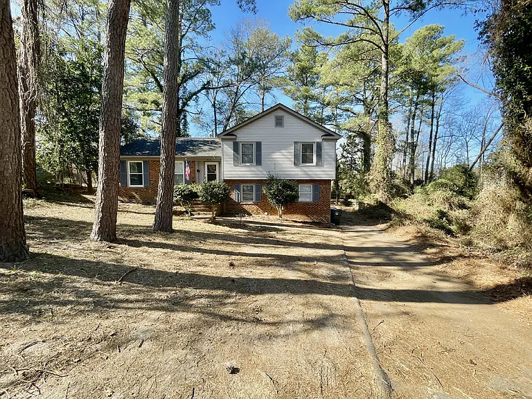 452 Cloverhill Pl — Photo 2