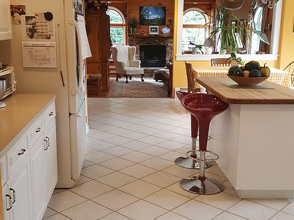 3rd image of 6 Piper Ct
