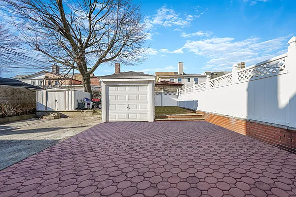 Sold by Suits Realty | media 5