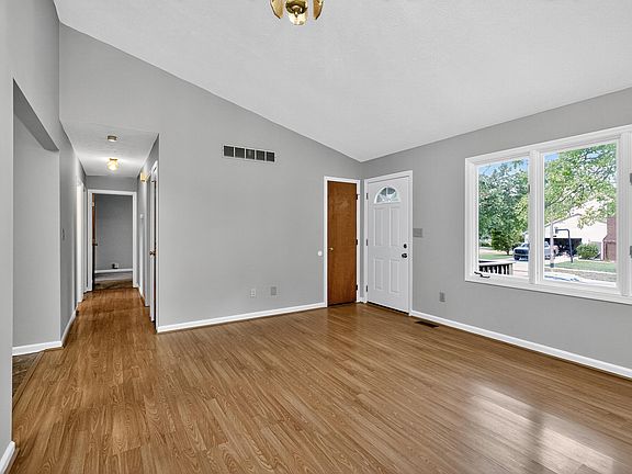 3rd image of 920 Wyndham Hills Dr