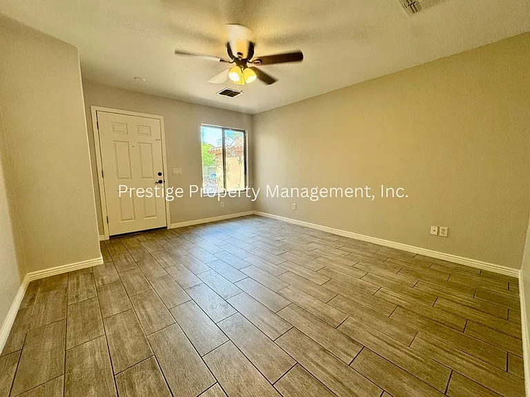 703 W Cholla Crest Dr — Photo 2
