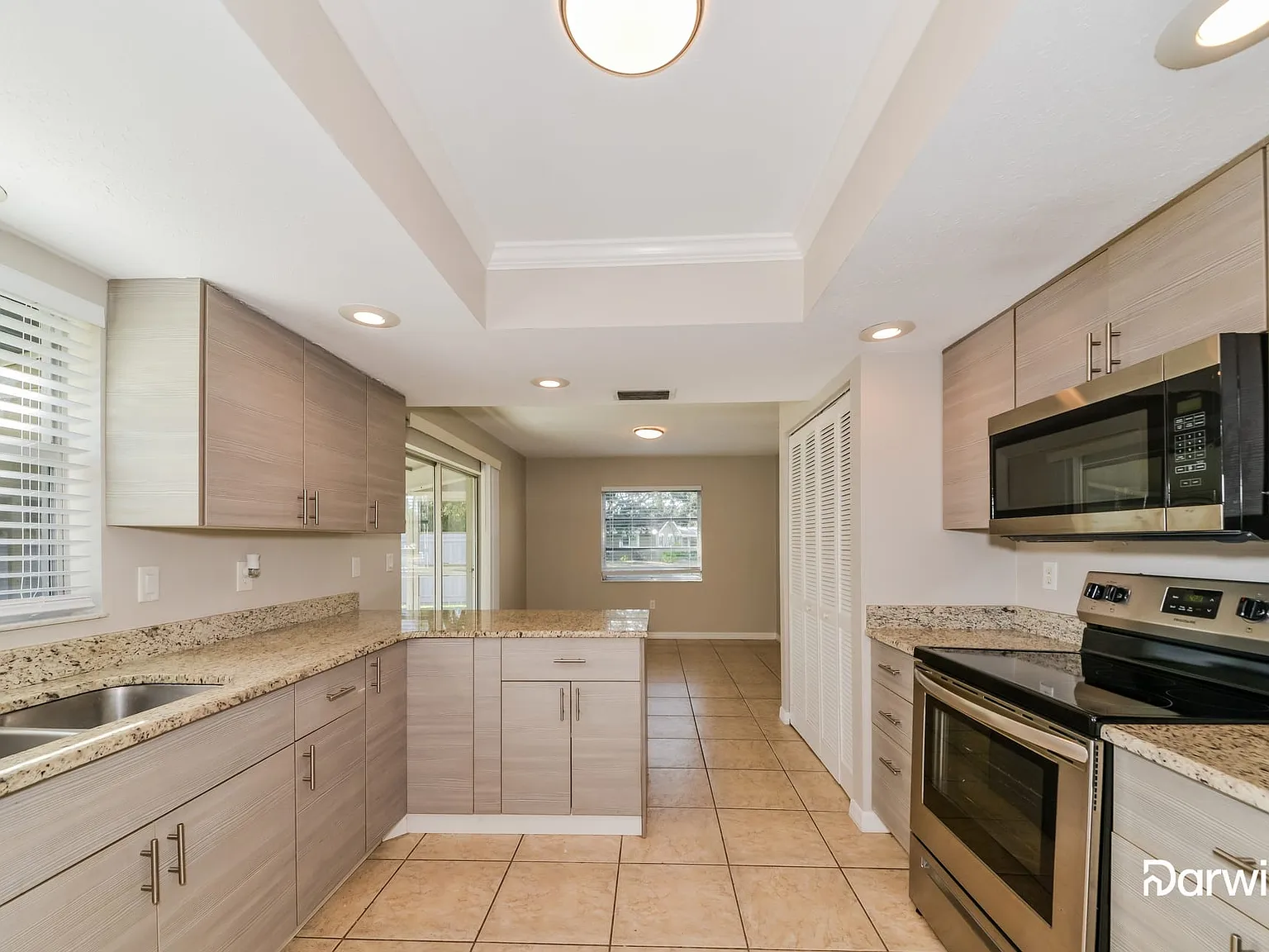 3 bed, 2.0 bath, 1393 sqft, $2,395 — Photo 2