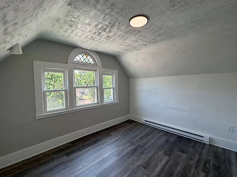 2132 W 100th St — Photo 20