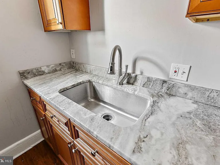 933 Brooks Ln #2 — Photo 7