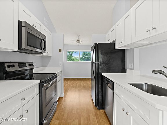 2nd image of 322 Beach Park Ln