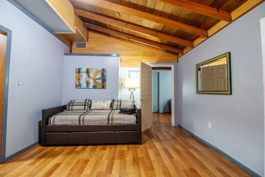2 bed, 1.0 bath, 2787 sqft, $2,700 — Photo 4