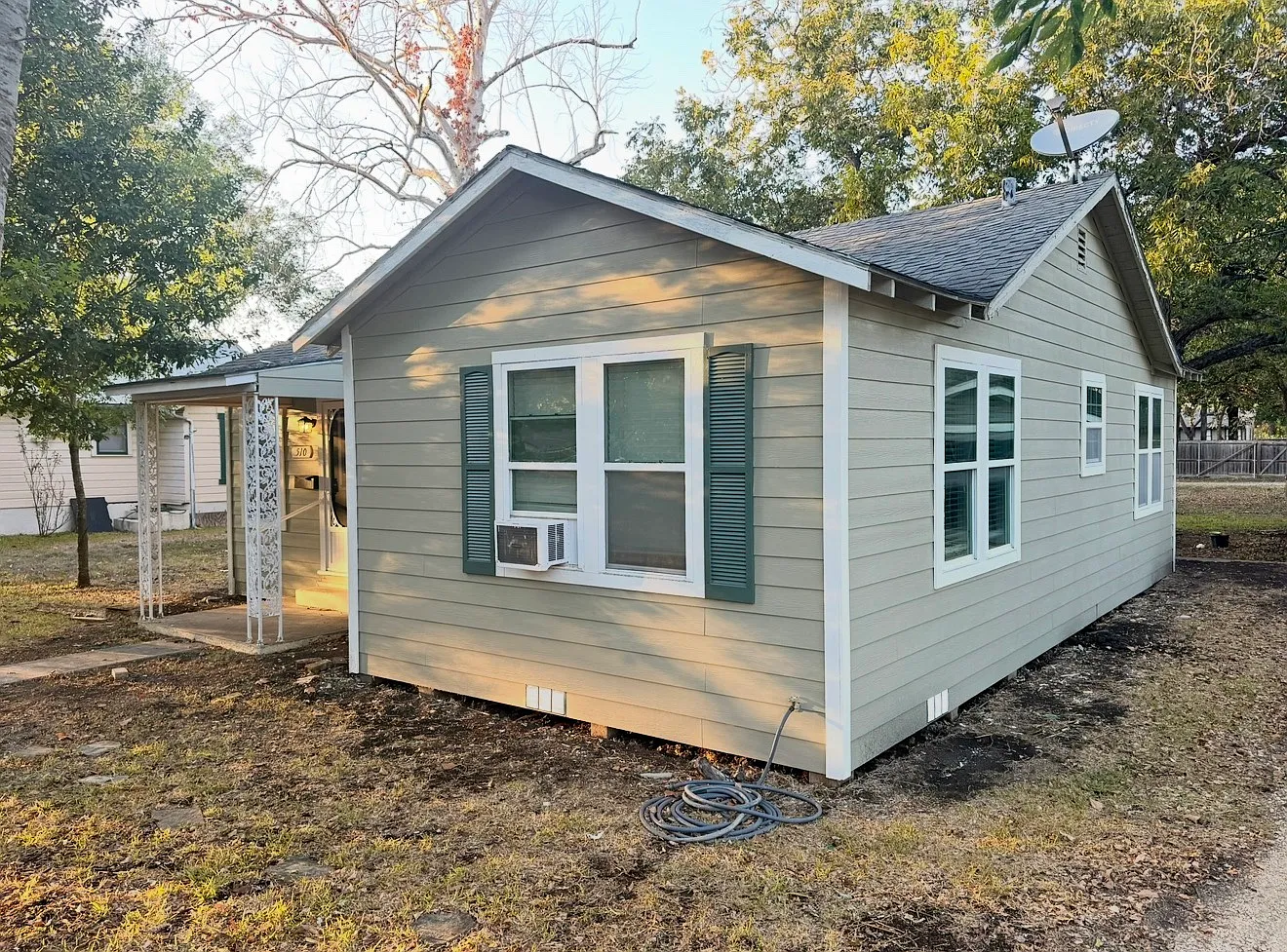 2 bed, 980 sqft, $1,300 — Photo 1