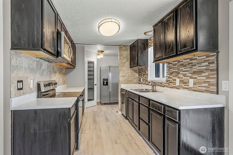 4th image of 202 Waters Road