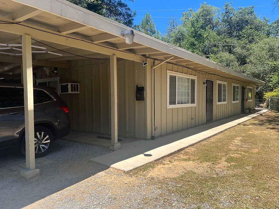 2nd image of 2823 Manor Dr