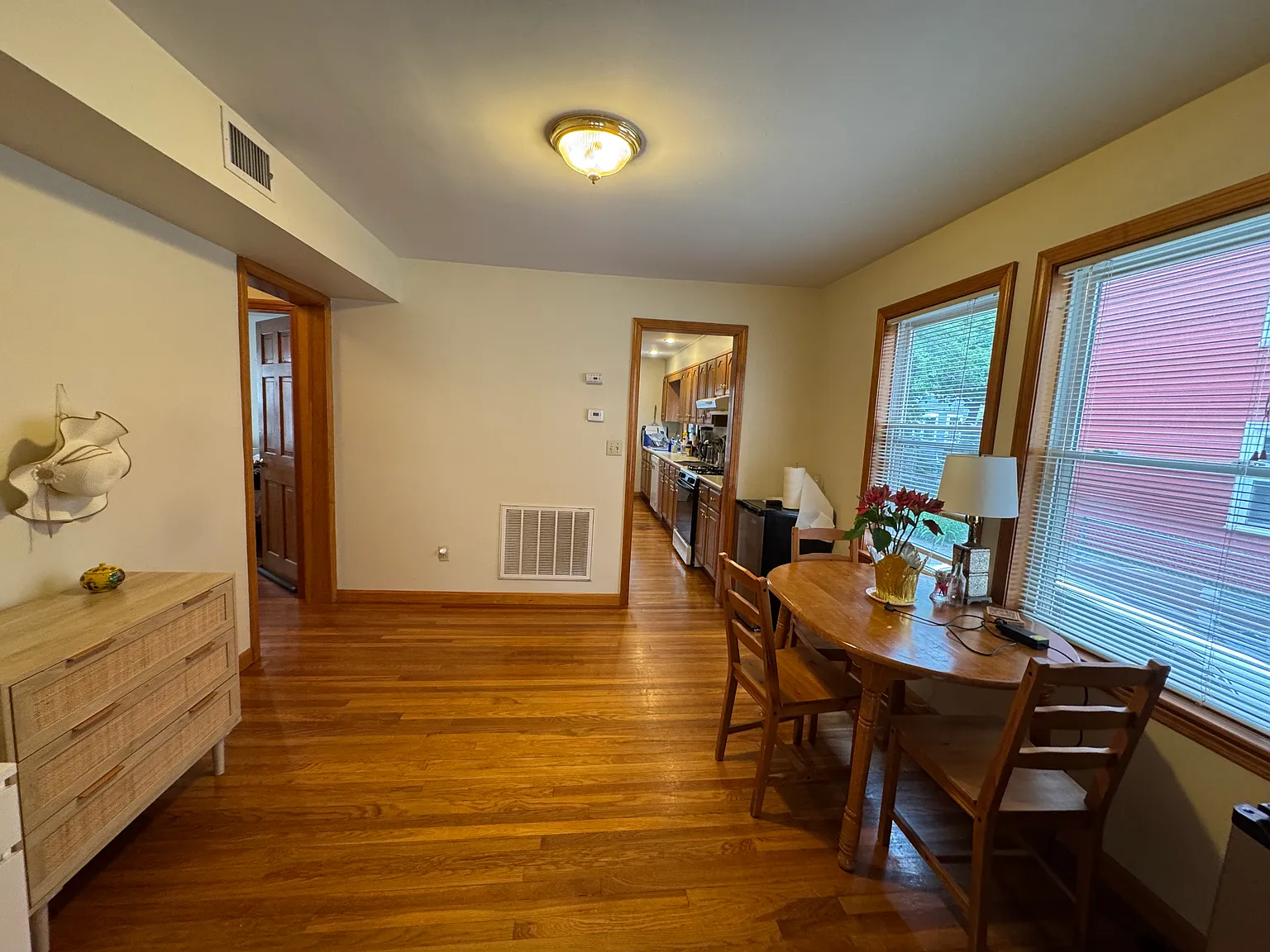3 bed, 1.5 bath, 1200 sqft, $3,250 — Photo 3