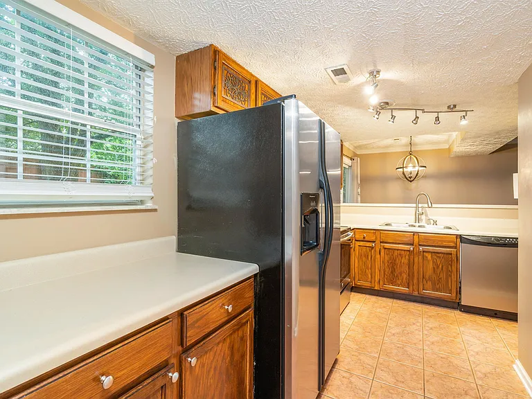 2376 Wadsworth Dr — Photo 13