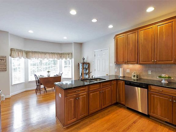 3rd image of 1285 Lake Meadow Ln