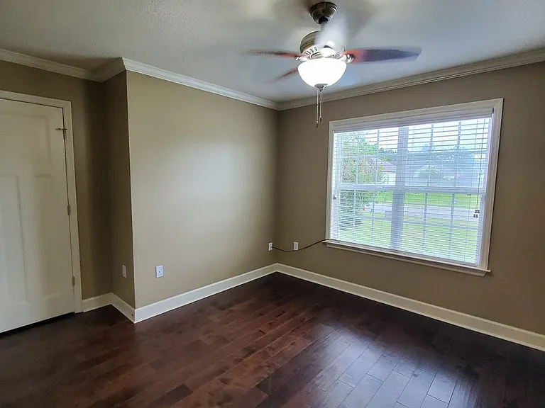 518 Barnside Ln — Photo 17