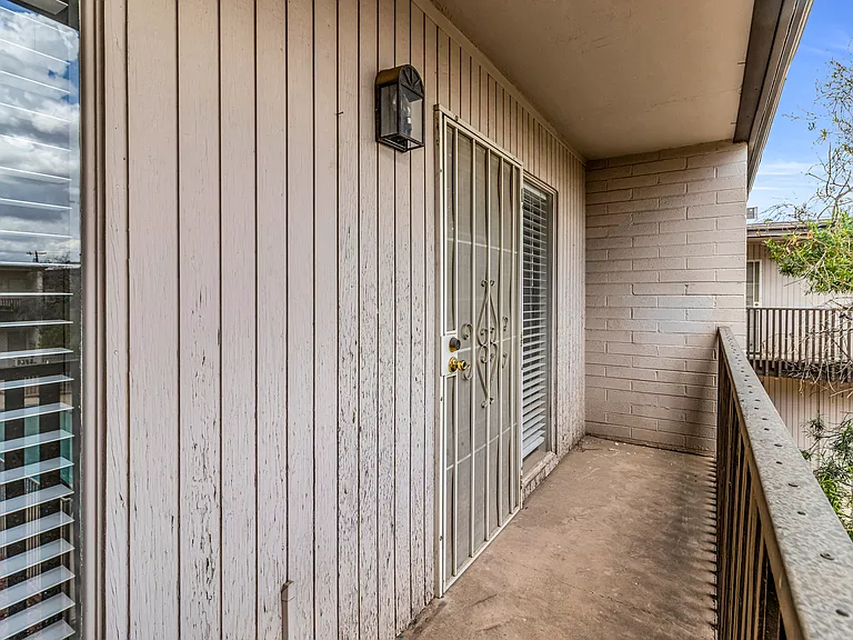 1828 W Tuckey Ln — Photo 29