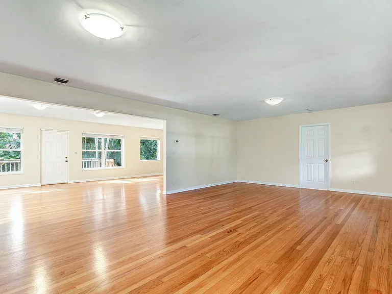 118 Linda Ln — Photo 6