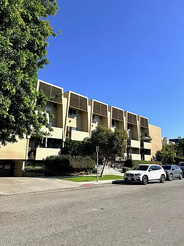 921 10th St. Photo 1