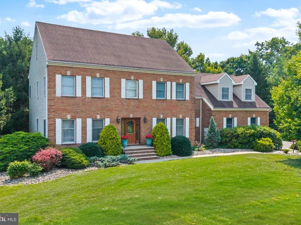 17 Clayton Dr, Millstone Township, NJ 08510