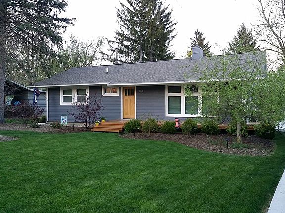 4th image of 2735 Carmel St