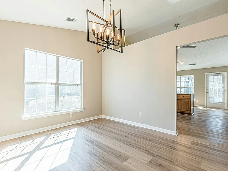 5755 Lakeview Cir — Photo 25
