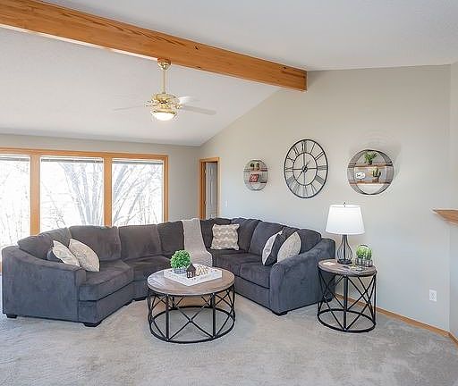 4th image of 10 Farnham Dr