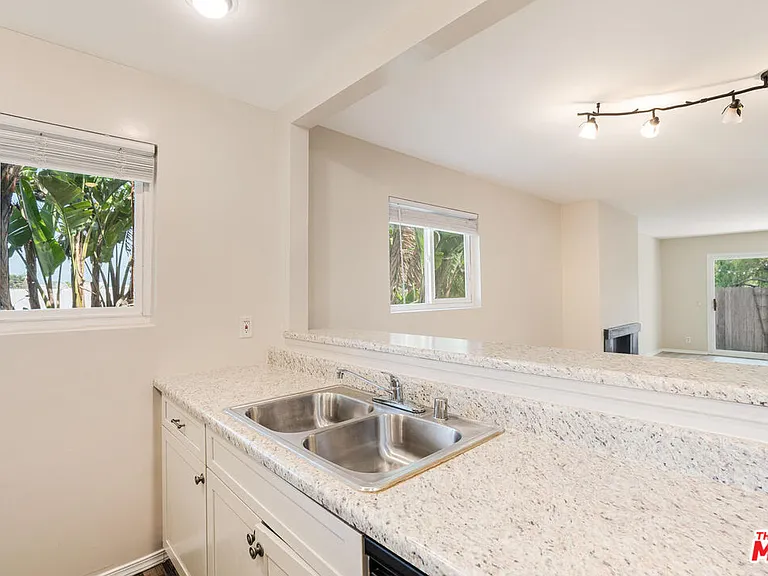6475 Kanan Dume Rd — Photo 4