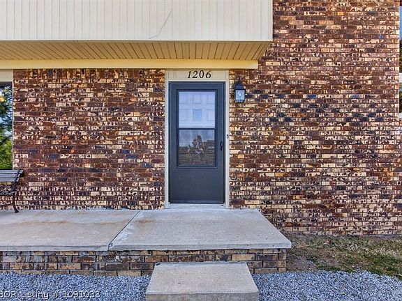 5th image of 1206 Townsend Dr