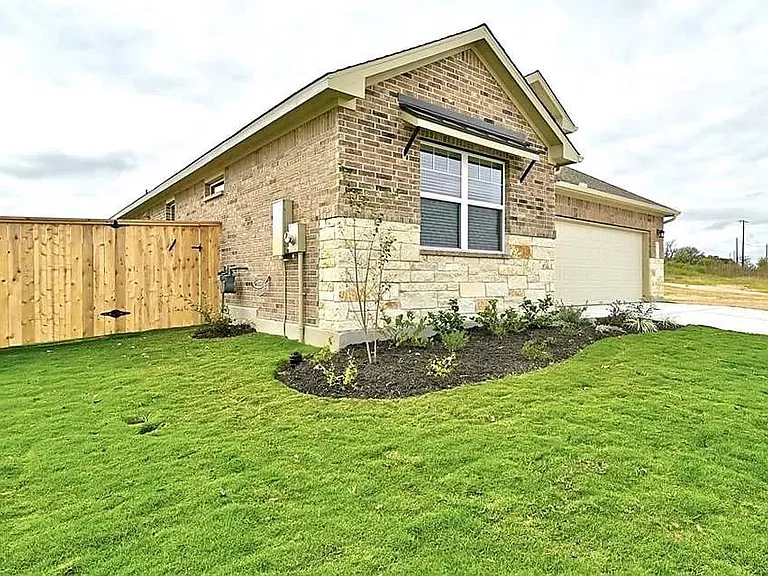 116 Joseph Hawkins Ln — Photo 3
