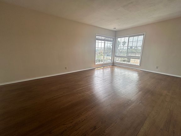 3rd image of 829 Ocean Park Blvd #5