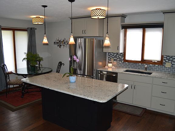 4th image of 1922 W 40th St