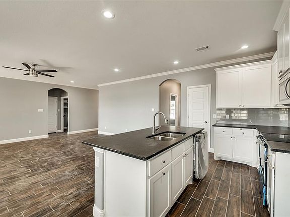 5th image of 11311 Smallwood Dr